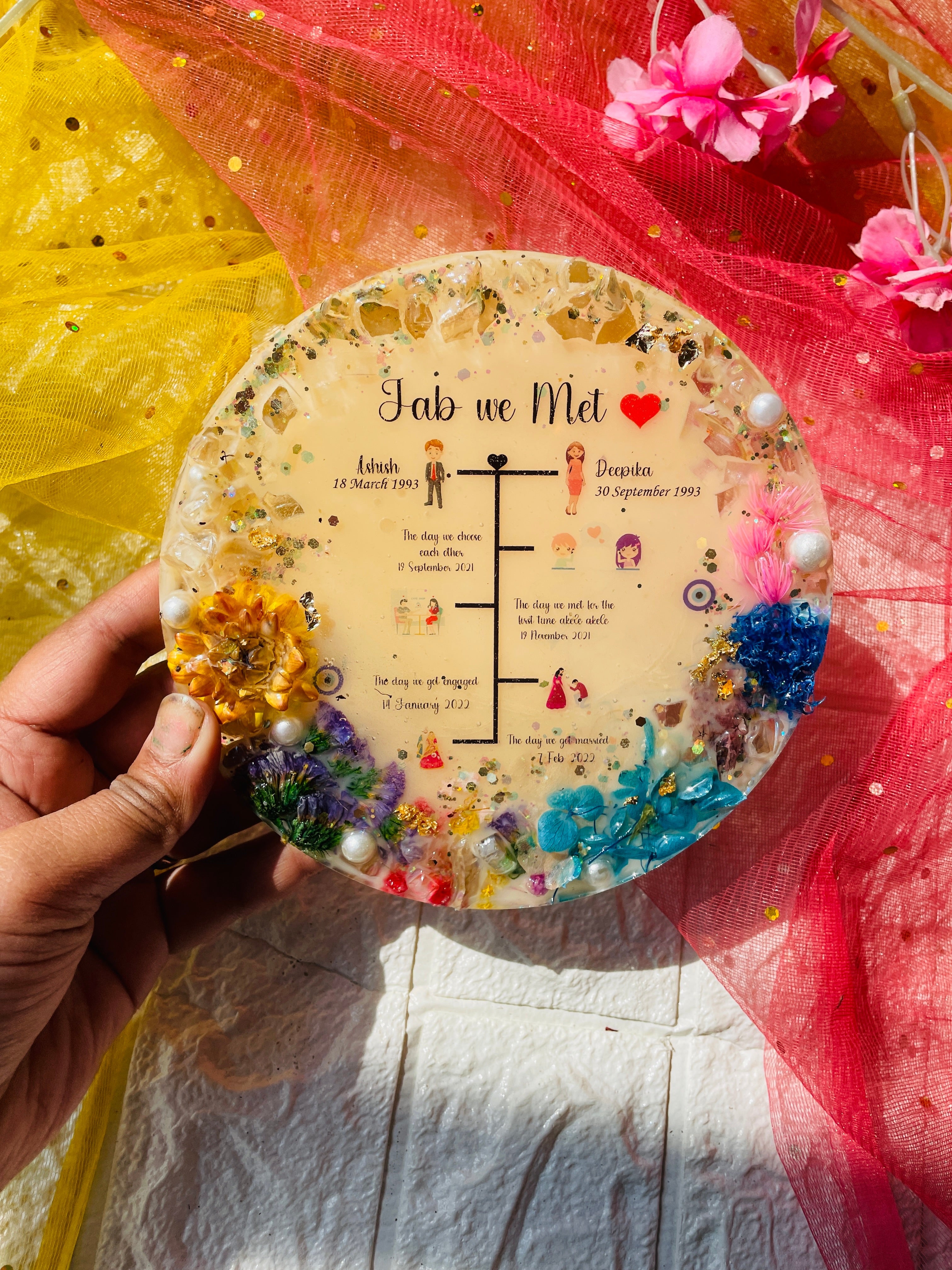 Jab We Met love story frame - scalloped edge with dried flowers and couple illustration